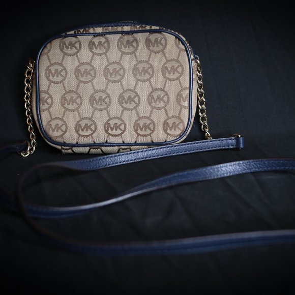 EUC-MICHAEL KORS CROSSBODY - Picture 4 of 4
